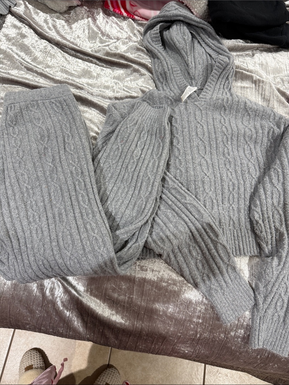 ALO Yoga Cable-Knit Hooded Sweater Set in Light Gray